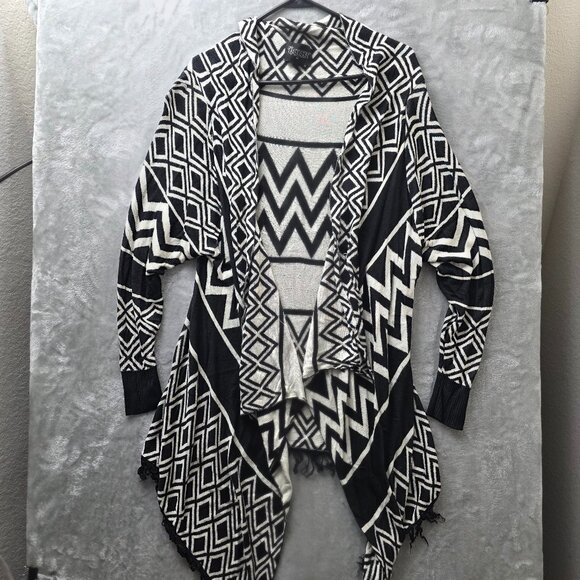 Mia Maddison Cardigan 2X‎ Gently Used - Picture 1 of 10